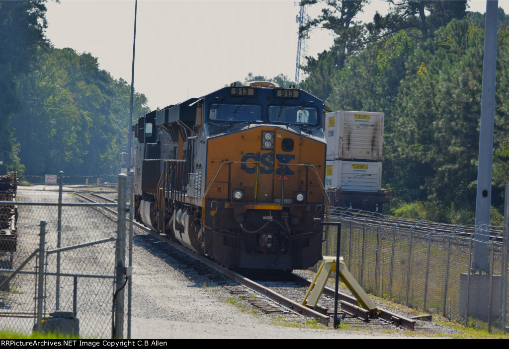 CSX 913 Hanging Out In the B.O. Track